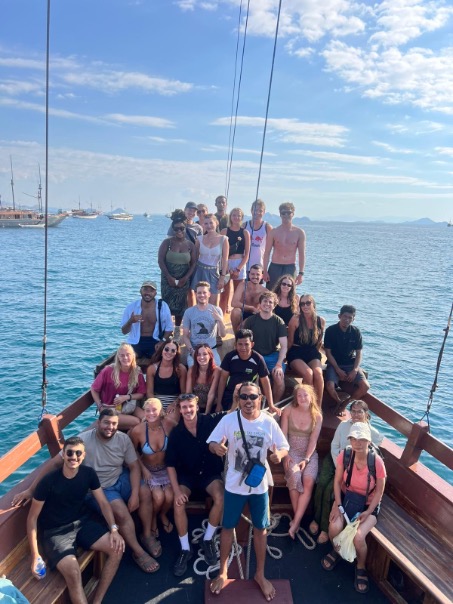 Happy Group sail with Klm Caesar